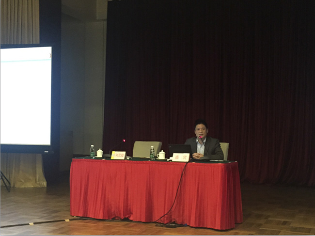 北京NG体育互联信息顾问有限公司董事长、首席研究员杨冰之在会议中做了《互联网+下政府网站集约化建设思路》主题培训