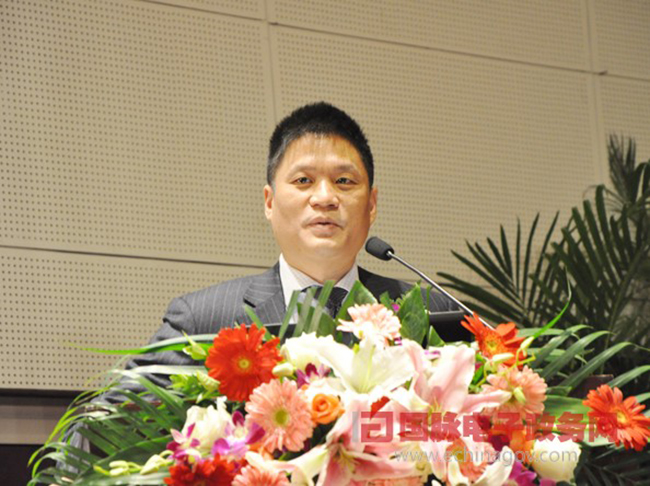 NG体育互联董事长、首席研究员杨冰之作了题为《大数据时代的政府在线服务》的主题演讲
