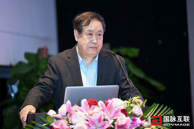 国家行政学院教授、国家信息化专家咨询委员会委员汪玉凯发表了题为《智慧社会与国家治理现代化》的主题演讲