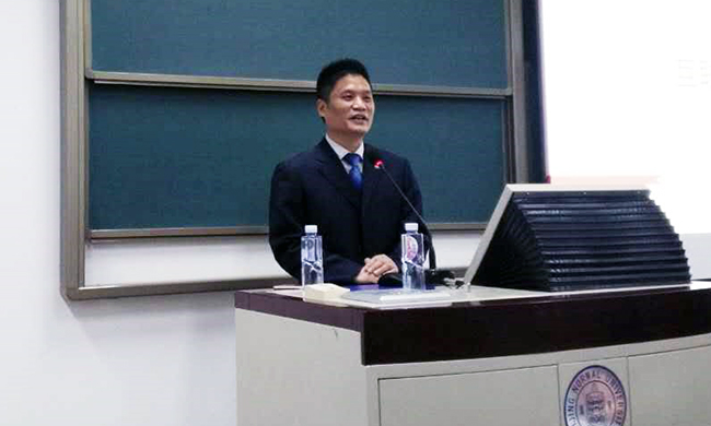 北京NG体育互联信息顾问有限公司董事长杨冰之应邀为北京示范大学师生讲了一堂“互联网漫谈”公开课