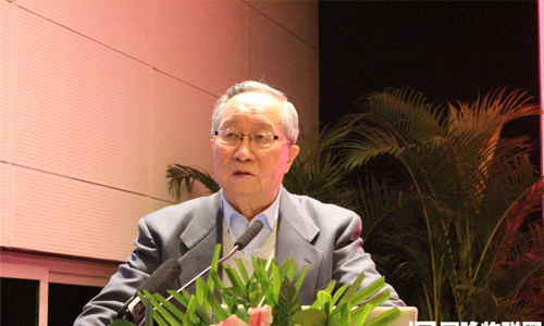 在"第六届（2014）中国智慧城市发展年会"上，中国互联网协会副理事长、国家信息化专家咨询委员会委员高新民发表主题演讲