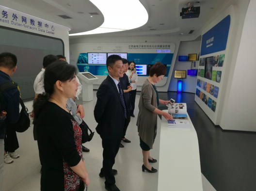 NG体育董事长杨冰之一行到访江西省大数据中心参观交流